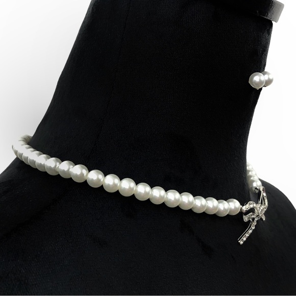 Pearl with Rhinestone Bow Necklace Earrings Set - Picture 2 of 3